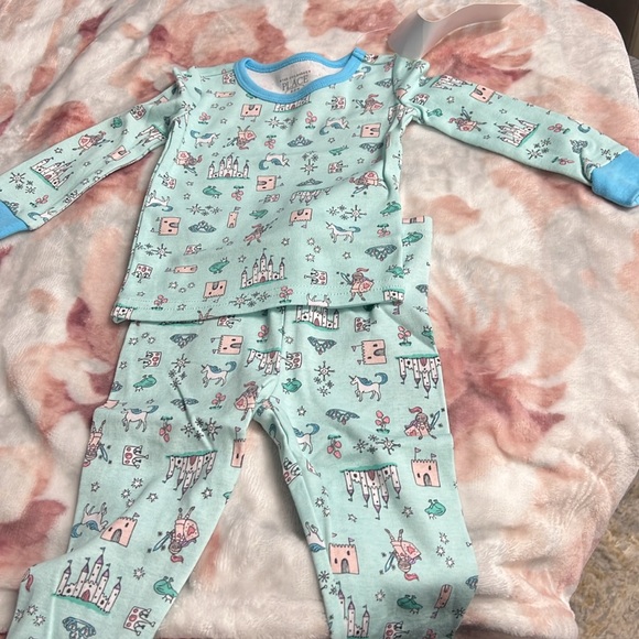 Kids pjs - Picture 2 of 2